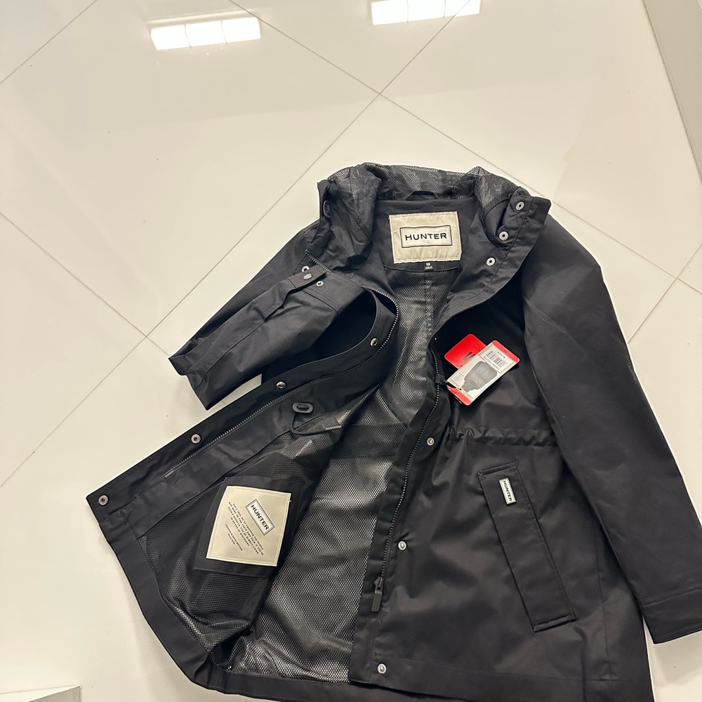NWT.  Womens Hunter Rain/Wind coat . Cool Black Mesh interior